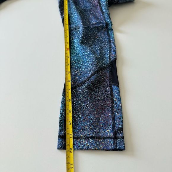 Lululemon Pace Rival Crop 22” Strive Multi Black Blue Mermaid Galaxy Size 4 - Picture 14 of 16